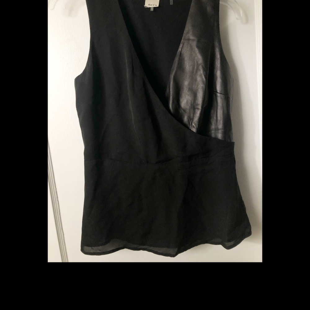 Black ecru sleeveless blouse size S